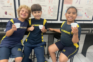 Ciências na prática: alunos do 2.º ano B do Fundamental 1 realizam plantio de feijões em laboratório (2026)