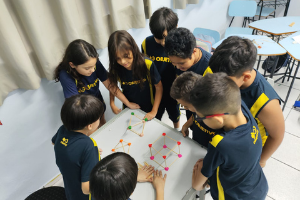 Alunos do 4.º ano B exploram os Poliedros de Platão em aula prática de Matemática (2026)
