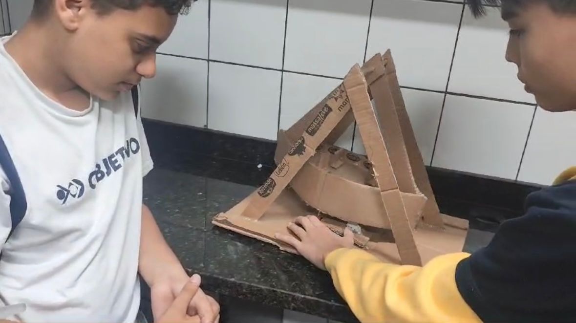 Alunos do 8.º ano transformam teoria em prática com protótipos de brinquedos em projeto de Robótica (2024)