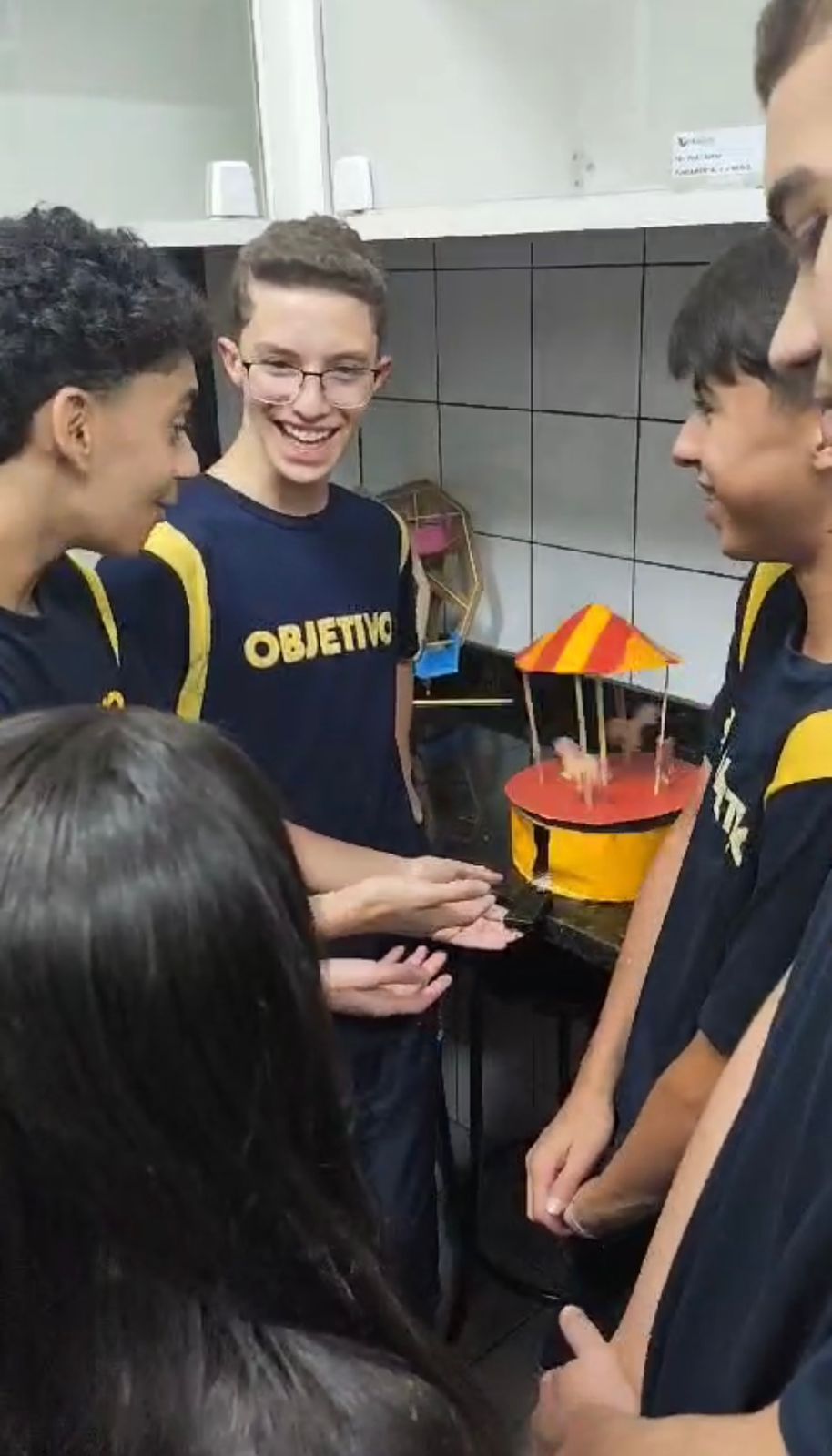 Alunos do 8.º ano transformam teoria em prática com protótipos de brinquedos em projeto de Robótica (2024)