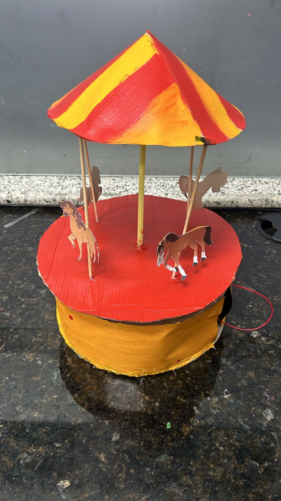 Alunos do 8.º ano transformam teoria em prática com protótipos de brinquedos em projeto de Robótica (2024)