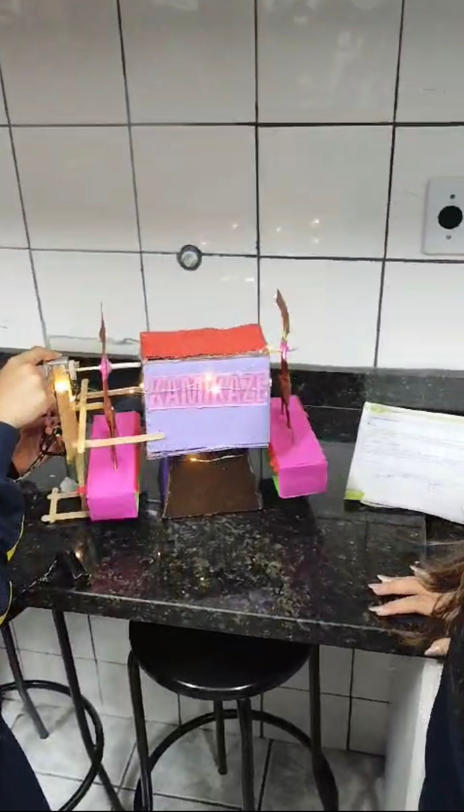 Alunos do 8.º ano transformam teoria em prática com protótipos de brinquedos em projeto de Robótica (2024)