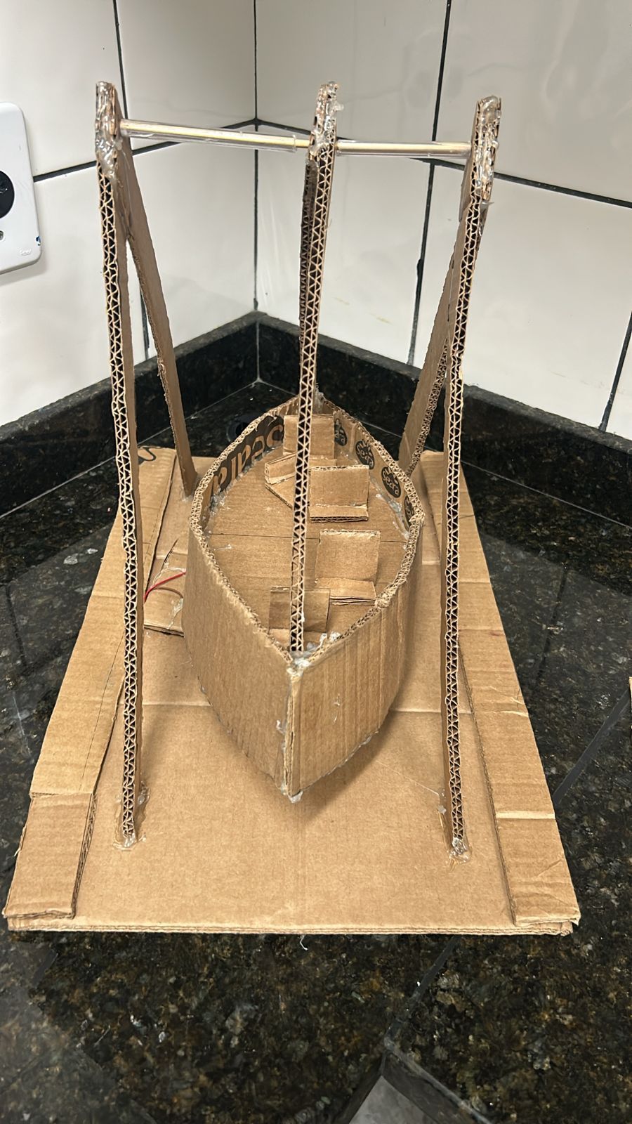 Alunos do 8.º ano transformam teoria em prática com protótipos de brinquedos em projeto de Robótica (2024)