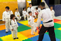 Exame de troca de faixas no Taekwondo: demonstração de muita habilidade, dedicação e disciplina na formação dos alunos